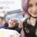 Uzman estetisyen Nuray Yaprak, kalıcı makyaj uygulaması yaparken. Kalıcı makyaj işlemi sırasında Nuray Yaprak Beauty Studio İzmir