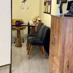 Uzmanlarımızın titizlikle çalıştığı düzenli alan. İzmir kaş tasarımı çalışma masası düzenli iç mekan