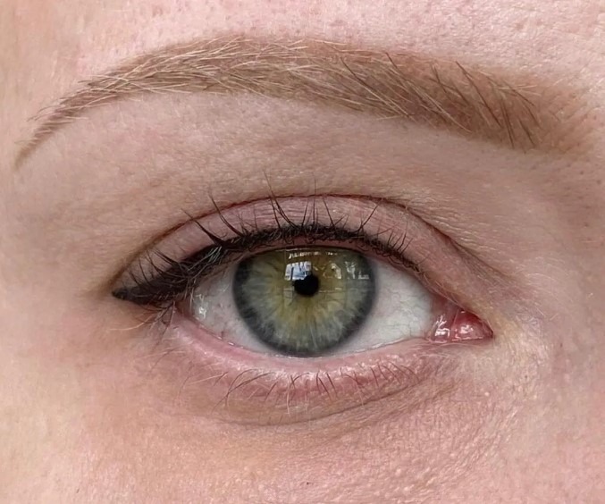 Kuyruklu kalıcı eyeliner uygulaması – Kalıcı makyaj uzmanı Nuray Yaprak İzmir Karşıyaka