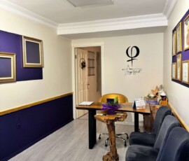 Pastel tonlarla tasarlanmış huzurlu iç mekan. İzmir güzellik stüdyosu pastel tonlu iç mekan tasarımı